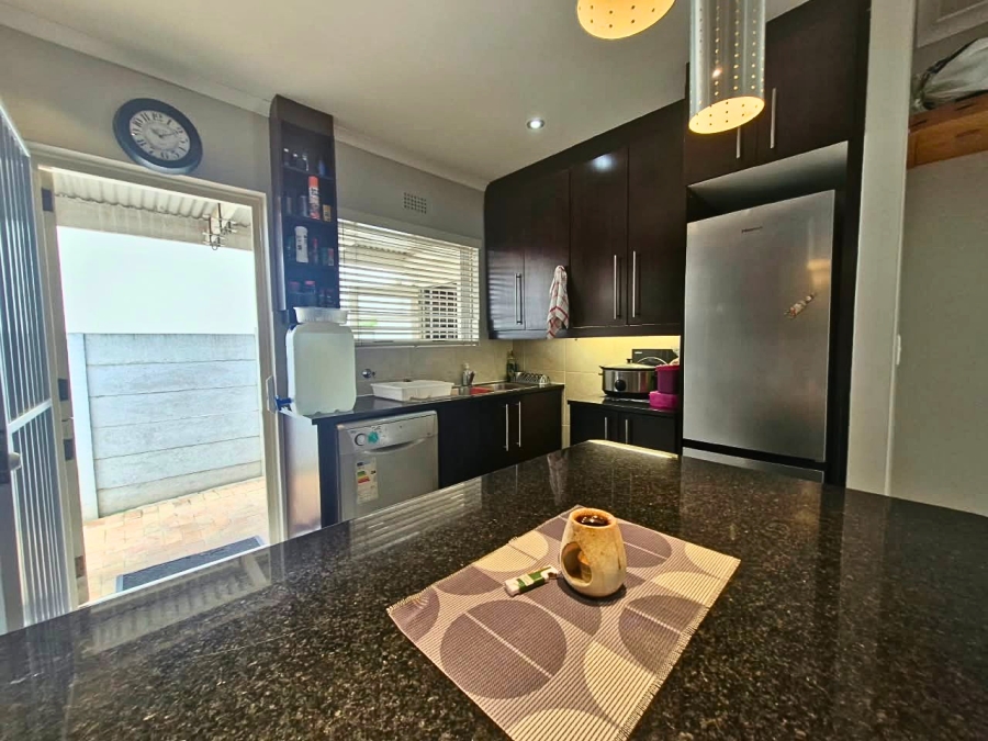 To Let 3 Bedroom Property for Rent in Pinehurst Western Cape